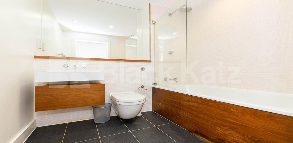 			3 Bedroom, 2 bath, 1 reception Flat			 Tiltman Place, Holloway